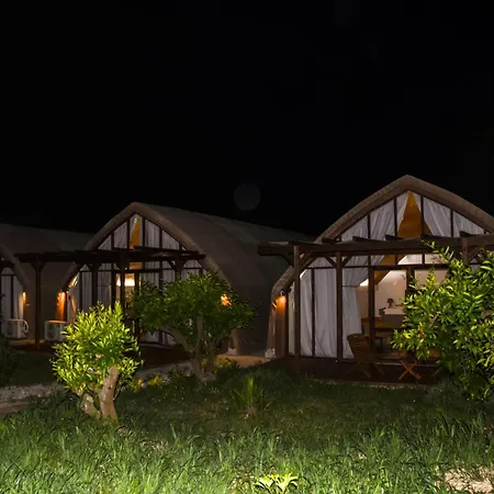 Quonset Glamping Отель *