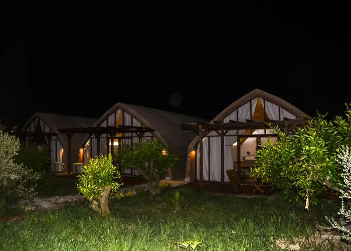 Quonset Glamping Hotel *