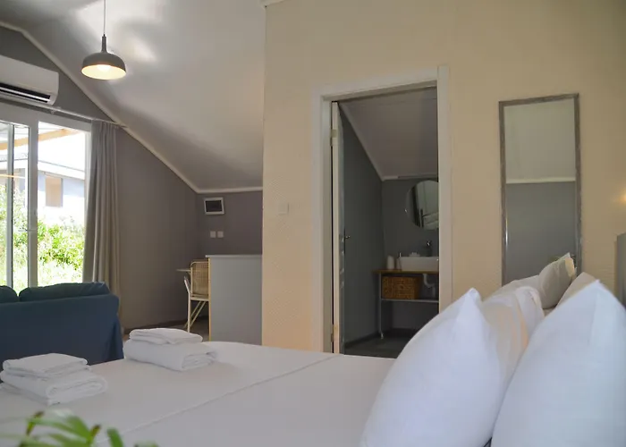 Quonset Glamping Hotel *