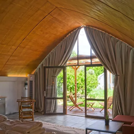 Quonset Glamping Szálloda