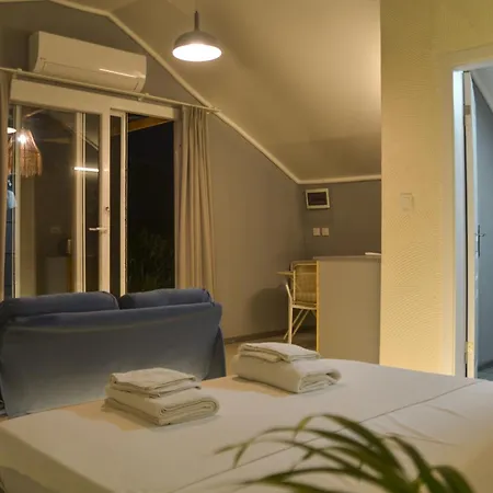 Szálloda Quonset Glamping 3*