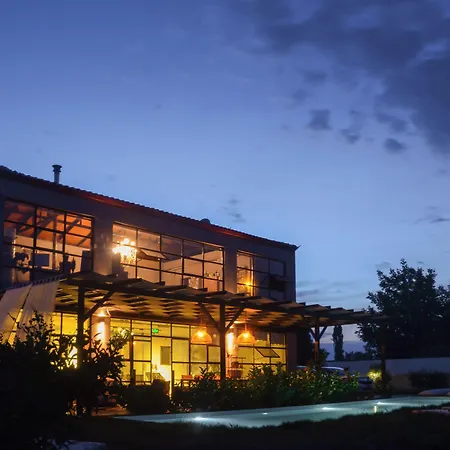 Szálloda Quonset Glamping 3*