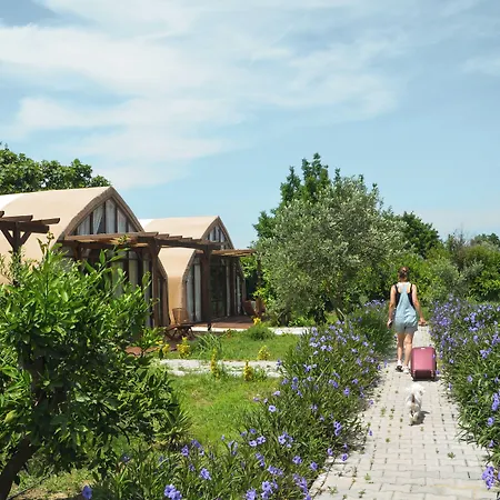 Quonset Glamping 3*