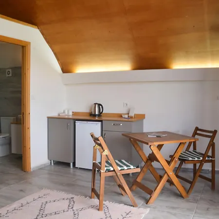 Quonset Glamping Hotel *