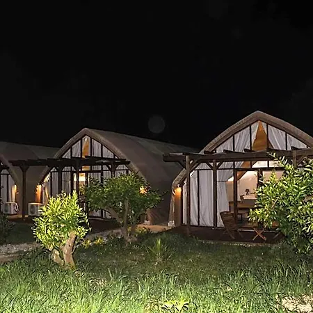 Hotel Quonset Glamping