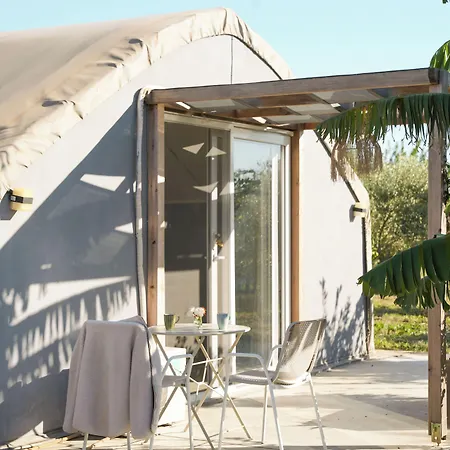 Quonset Glamping Szálloda