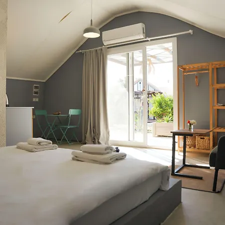 Quonset Glamping Szálloda 3*
