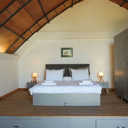 Quonset Glamping Szálloda